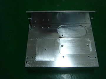 機械で造る L 形 CNC の精密は急速なプロトタイプ アルミ合金脱熱器突き出ました