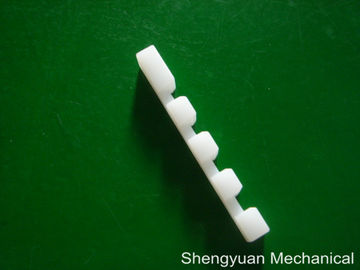 Derlin/黒白い POM CNC の精密機械化の蓄積の巣の挿入物