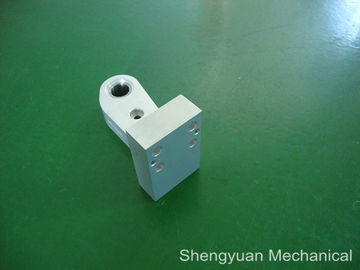 陽極酸化される白の機械で造られた CNC の機械化の部品を製粉する AL7075/AL 6061 の精密
