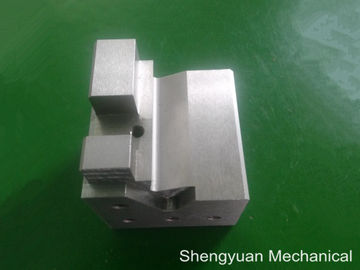 カスタマイズされた CNC の精密機械化の磨く D2 0.005 平坦の台紙のジグ