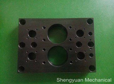 黒い酸化 C.R.S CNC の精密機械化の部品の上の版シート
