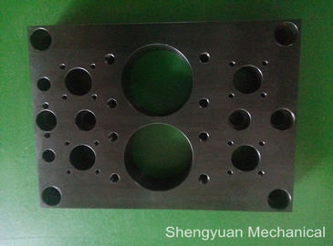 黒い酸化 C.R.S CNC の精密機械化の部品の上の版シート