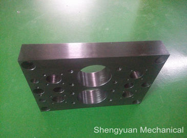 黒い酸化 C.R.S CNC の精密機械化の部品の上の版シート