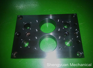 黒い酸化 C.R.S CNC の精密機械化の部品の上の版シート