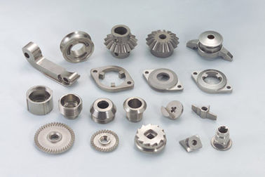 CNC によって機械で造られるプロトタイプ数値制御の工作機械を形成する金属の注入