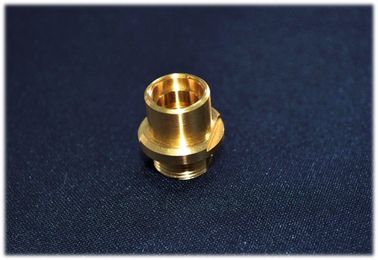 非標準的な金の銅板の回された部品、CNC の機械化の部品